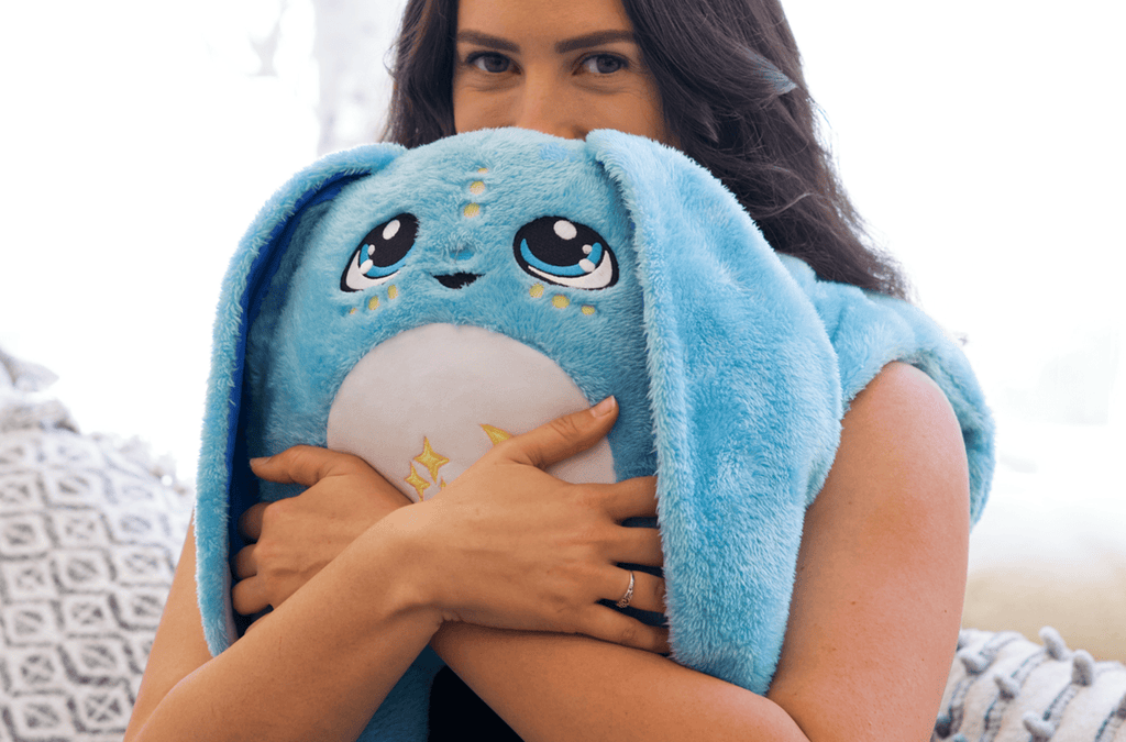 Bo Moon Pals 5 lb weighted hugging plush — manufacturer product image 5